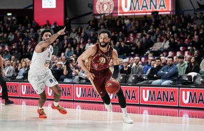 Carnaval la Venezia! U-BT Cluj-Napoca a obținut o victorie importantă în Italia și a urcat pe loc de playoff » Zavier Simpson a fost de neoprit