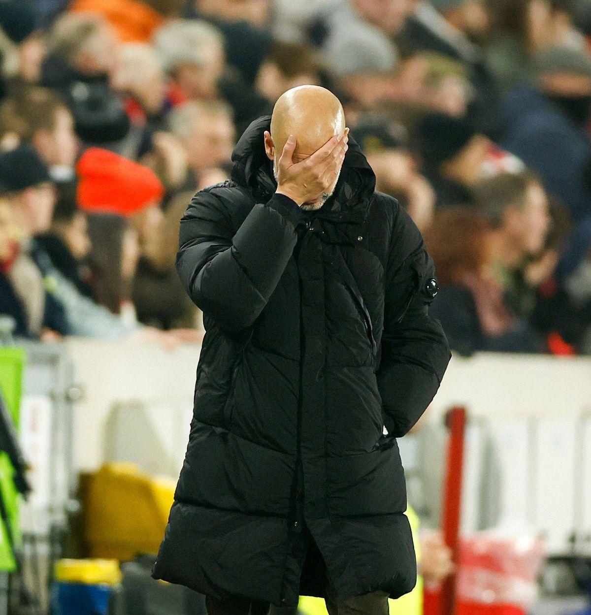 Criza lui Pep Guardiola » Și-a bruscat jucătorul chiar pe gazon, după ce City a fost întoarsă de la 2-0