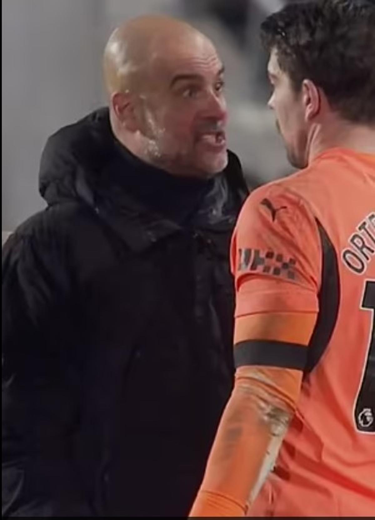 Criza lui Pep Guardiola » Și-a bruscat jucătorul chiar pe gazon, după ce City a fost întoarsă de la 2-0