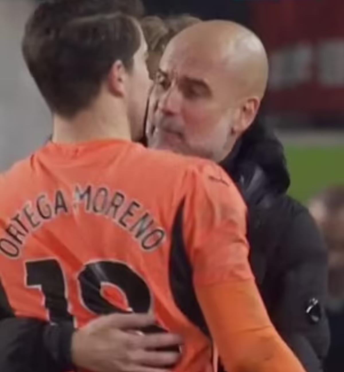 Criza lui Pep Guardiola » Și-a bruscat jucătorul chiar pe gazon, după ce City a fost întoarsă de la 2-0