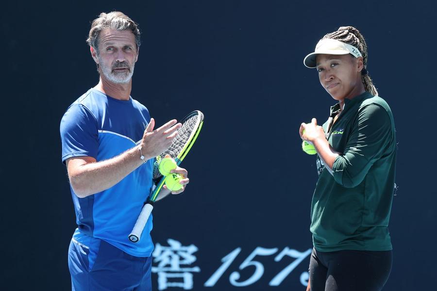 Naomi Osaka și Patrick Mouratoglou la un antrenament în timpul Australian Open Foto: Guliver/GettyImages Declarația sinceră a lui Naomi Osaka despre antrenorul ei: „Da, am spus asta cu voce tare”