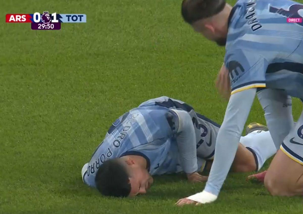 Fază uluitoare în Arsenal - Tottenham: l-a accidentat din dribling pe colegul lui Drăgușin!