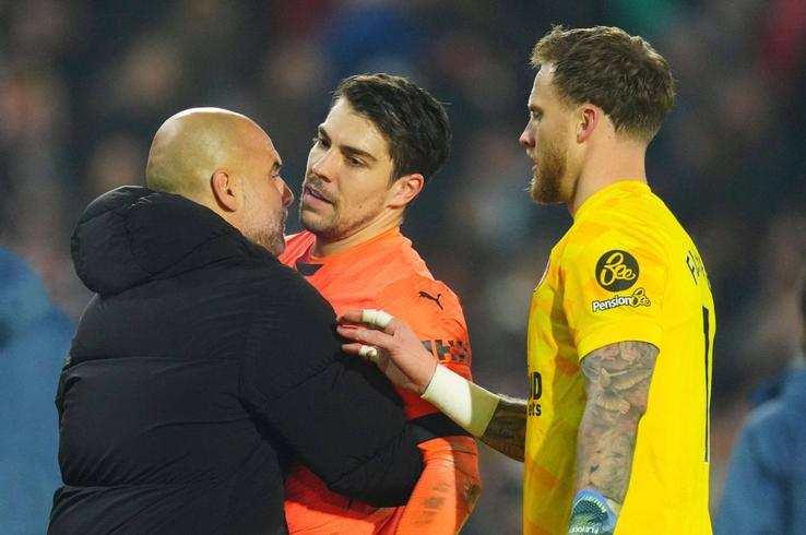Pep Guardiola nu și-a mai stăpânit nervii în timpul și la finalul partidei jucate de Manchester City cu Brentford (2-2) / Foto: Imago