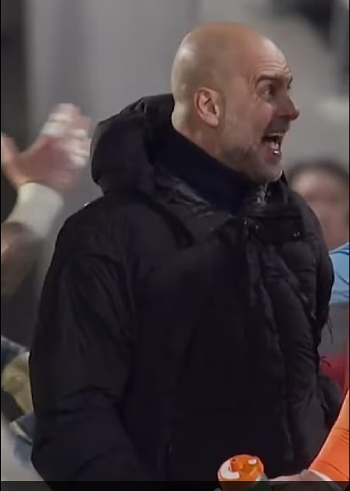 Criza lui Pep Guardiola » Și-a bruscat jucătorul chiar pe gazon, după ce City a fost întoarsă de la 2-0