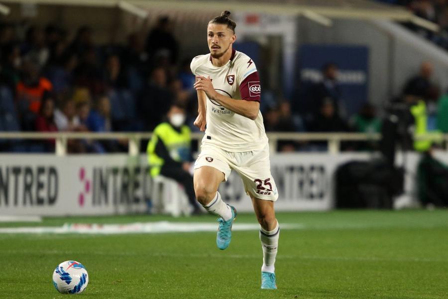 AS Roma insistă pentru transferul lui Radu Drăgușin » Noutatea care relansează negocierile cu Tottenham!