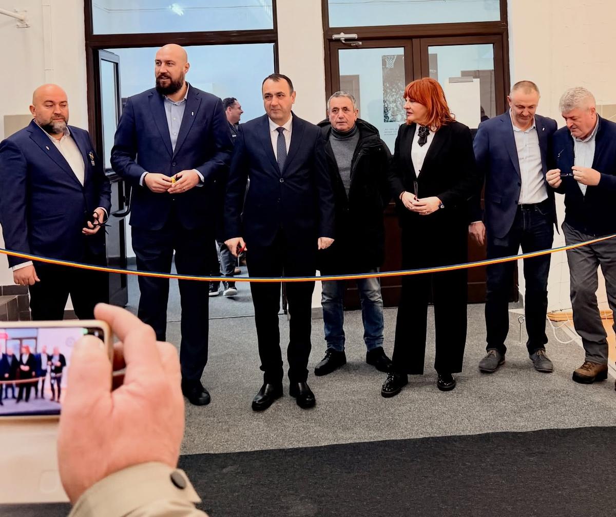 Sigur n-au greșit?! Unde se joacă Final Four-ul Cupei României » Noua sală „cu cele mai bune condiții pentru spectatori” are bănci din lemn!