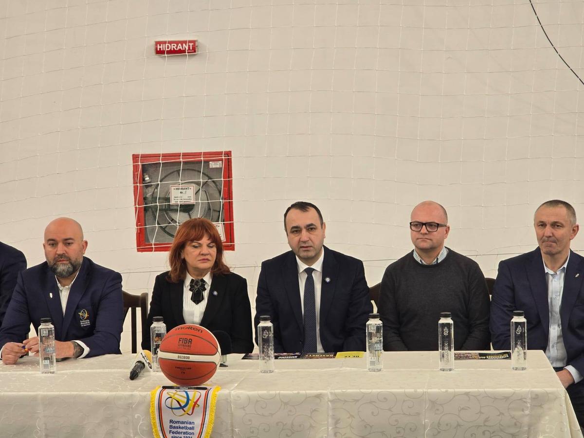 Sigur n-au greșit?! Unde se joacă Final Four-ul Cupei României » Noua sală „cu cele mai bune condiții pentru spectatori” are bănci din lemn!