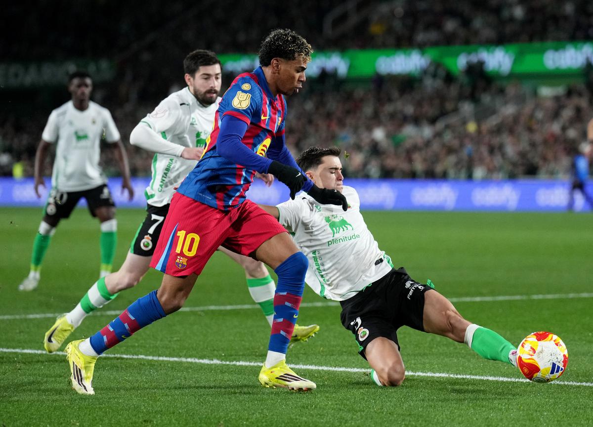 Barcelona a avut mari emoții pe terenul lui Racing Santander, dar merge mai departe în Cupa Spaniei » Gazdele au avut două goluri anulate