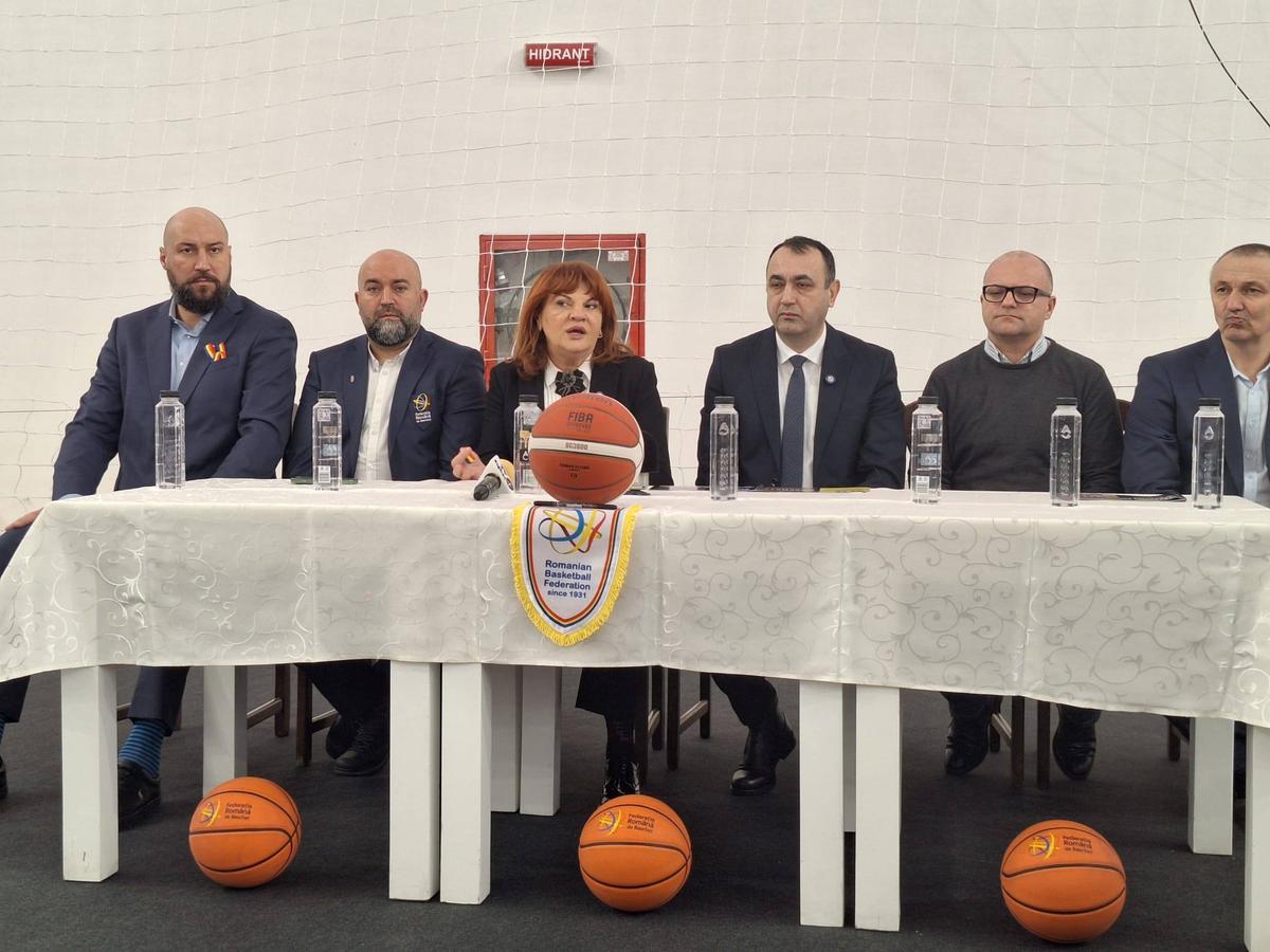 Sigur n-au greșit?! Unde se joacă Final Four-ul Cupei României » Noua sală „cu cele mai bune condiții pentru spectatori” are bănci din lemn!