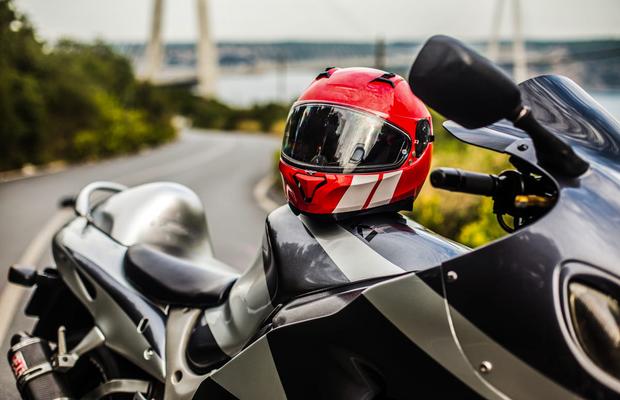 Tipuri de căști moto: cum alegi modelul potrivit nevoilor tale