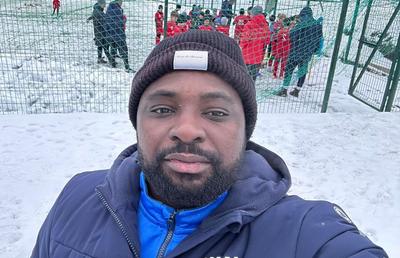 „Rețeaua Nigeria” » Jucători păcăliți sau legați cu clauze aberante de un fost fotbalist care acționează ca fals impresar în România + „Săracii, le cereau colegilor bani pentru Paracetamol!”