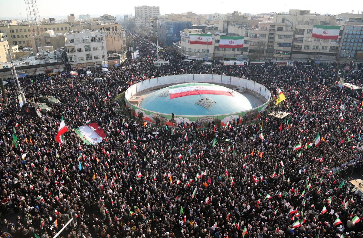 Fotbalist de 17 ani, ucis în timpul protestelor » Regimul iranian refuză să predea trupul familiei