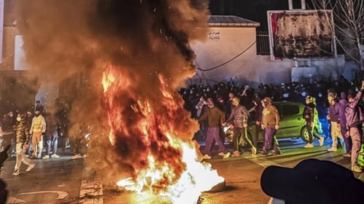 Fotbalist de 17 ani, ucis în timpul protestelor » Regimul iranian refuză să predea trupul familiei