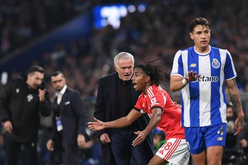 Jose Mourinho în timpul meciului dintre Porto și Benfica / Imago Images