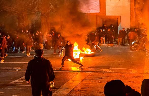 Fotbalist de 17 ani, ucis în timpul protestelor » Regimul iranian refuză să predea trupul familiei
