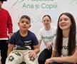 Roxana Anghel, Gabriela Tivodariu - Canotorii lotului național alături de copii de la Asociația „Ana și Copiii” Foto: FR Canotaj