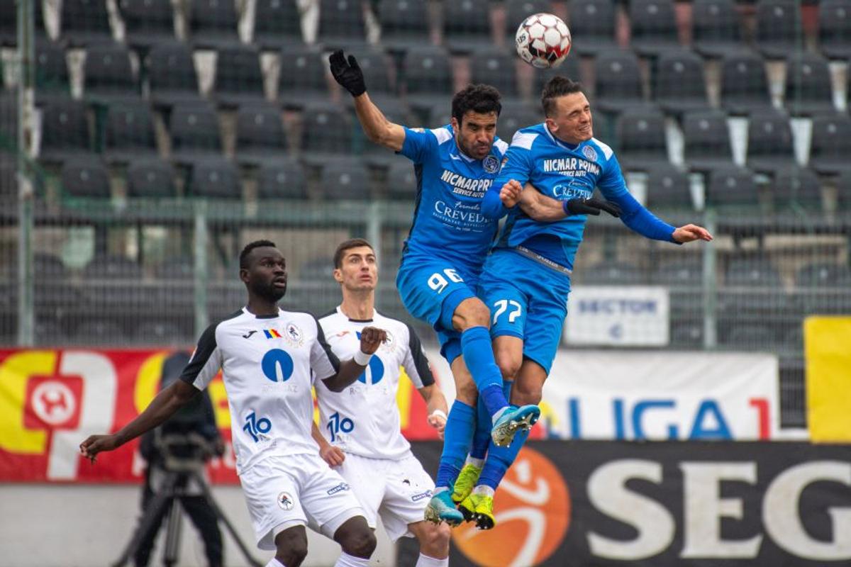 CLINCENI - GAZ METAN 2-3 // Ilie Poenaru a făcut scandal după meci: „Stai, fratele meu, la Liga 2, până înveți să arbitrezi! Nu suntem doriți în Liga 1”