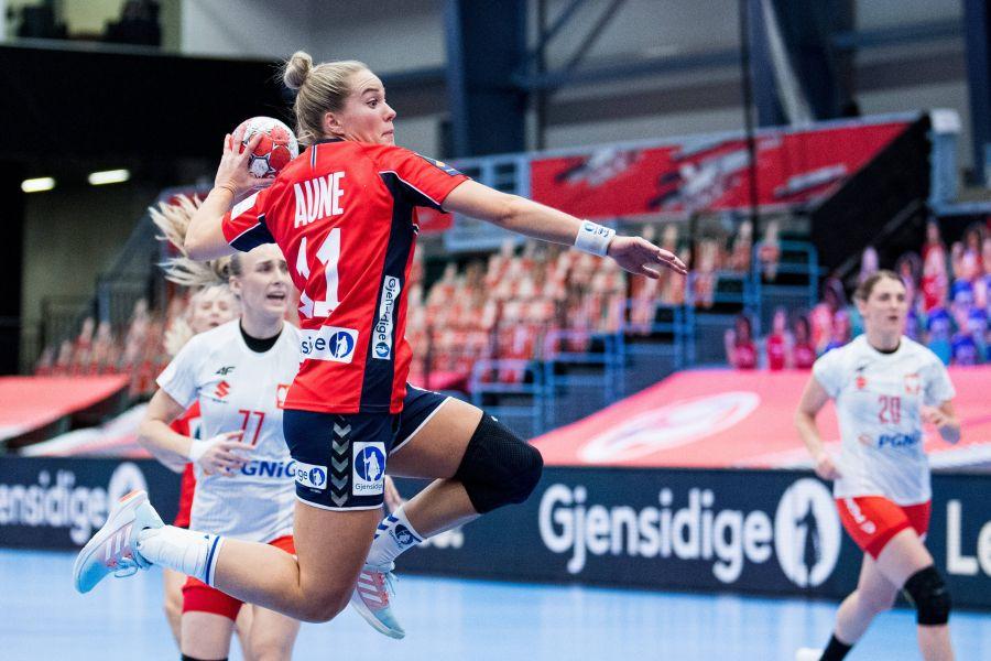 Malin Aune e o extremă foarte rapidă FOTO IMAGO CSM București a anunțat transferul a două campioane europene, norvegiencele Aune și Arntzen!