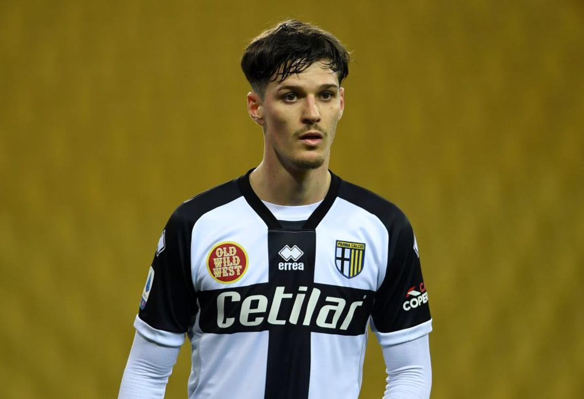 Opinie Răzvan Luțac » De ce l-a mai transferat Parma pe Dennis Man? „E fix cum ți-ai lua costum pentru nunți în an de pandemie”