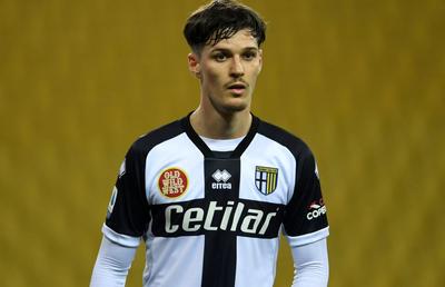 Opinie Răzvan Luțac » De ce l-a mai transferat Parma pe Dennis Man? „E fix cum ți-ai lua costum pentru nunți în an de pandemie”