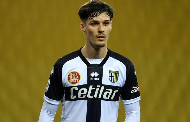 Opinie Răzvan Luțac » De ce l-a mai transferat Parma pe Dennis Man? „E fix cum ți-ai lua costum pentru nunți în an de pandemie”