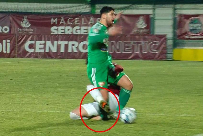 Intervenția lui Alexandru Albu asupra lui Achahbar // foto: captură Telekom Sport