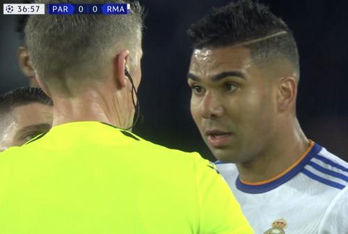 PSG - Real Madrid. Casemiro (29 de ani) a văzut cartonașul galben în minutul 37 al partidei de pe Parc des Princes și va rata returul optimei de finală din Champions League.