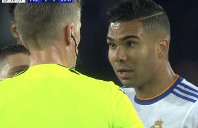 Nervi în PSG - Real Madrid » Casemiro i-a pus mâna în gât unui adversar! Ratează meciul decisiv