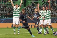 Gol bizar în Sporting - City » Toți jucătorii au crezut că e ofsaid! Decizia VAR
