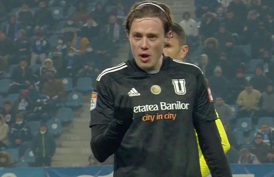 Gest controversat în CSU Craiova - FCU Craiova » Ce le-a arătat arbitrilor un jucător al echipei lui Napoli: „Câți bani?”