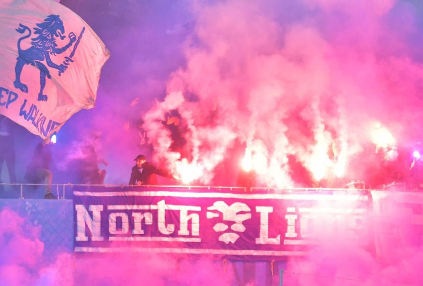 Spectacol total făcut de cele două galerii la derby-ul CSU Craiova - FCU Craiova
Foto: Imago