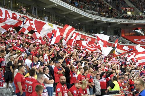 Conducerea clubului OGC Nice, formație ce ocupă locul 7 în clasamentul Ligue 1, a depus o plângere la poliție, pentru că în interiorul unei toalete din interiorul propriei arene, Allianz Riviera, a fost turnat un film pentru adulți. 
Foto: Imago