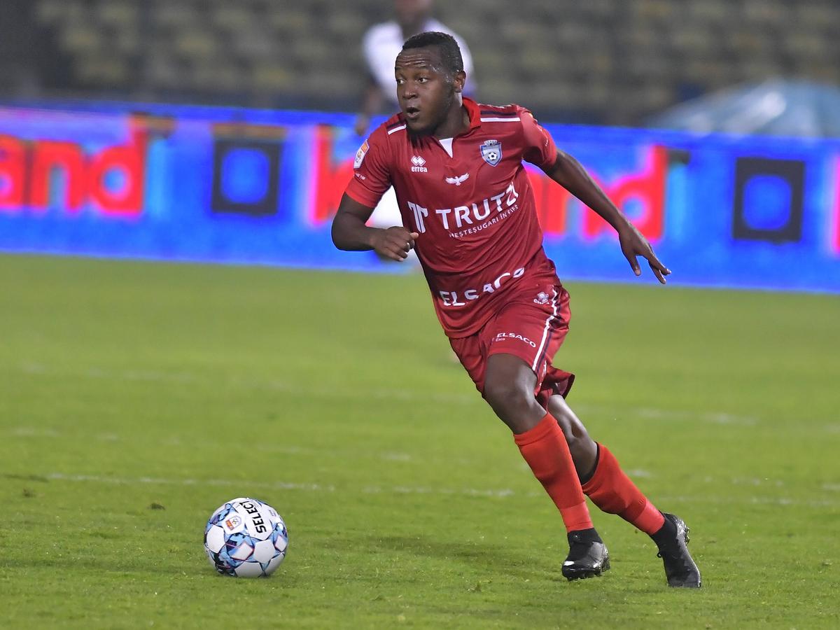 Hervin Ongenda a fost prezentat oficial la Rapid: „Ăsta e fotbalul pe care îmi place să îl joc!”