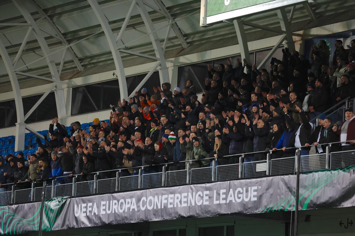 A devenit brusc meciul serii în Conference League » Rezultat neverosimil după 24 de minute, ciudățenii și în tribune