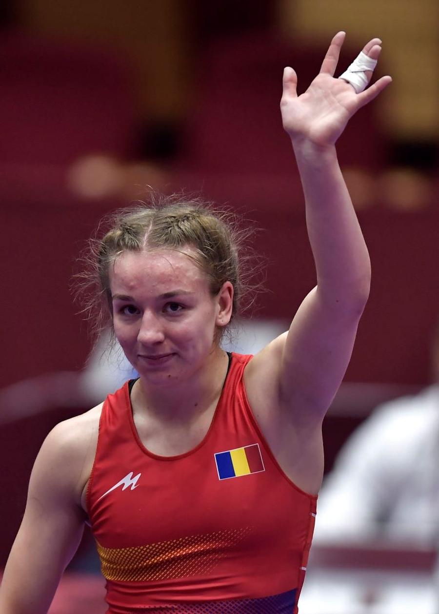 Andreea Ana salută publicul Foto: Imago Andreea Beatrice Ana, al treilea titlu consecutiv la Europene, performanță unică! A dominat-o în finală pe moldoveanca Mariana Drăguțan