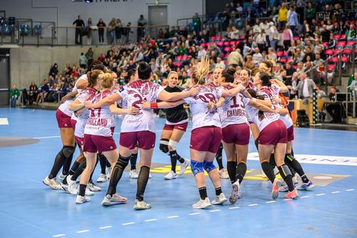 Rapid s-a impus în deplasarea din Norvegia, 30-28 contra lui Tertnes, și s-a calificat în sferturile de finală ale EHF European League la handbal feminin.