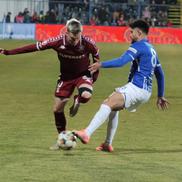 Claudiu Petrila vs Ionuț Vînă, în Farul - Rapid. Foto: Andrei Furnigă (GSP)