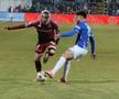 Claudiu Petrila vs Ionuț Vînă, în Farul - Rapid. Foto: Andrei Furnigă (GSP)