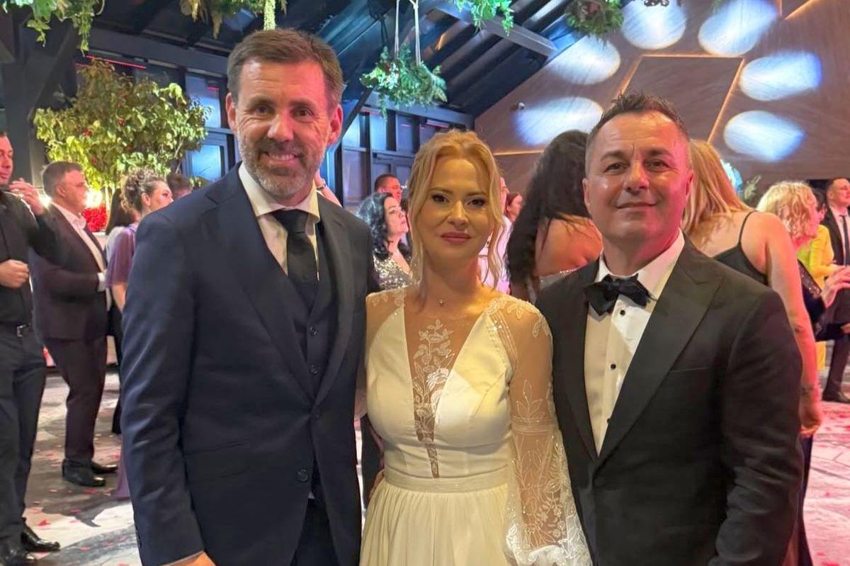 La 50 de ani, dinamovistul Florentin Petre s-a însurat a treia oară, chiar de Ziua Îndrăgostiților » Cine a furat toate privirile la petrecerea de nuntă