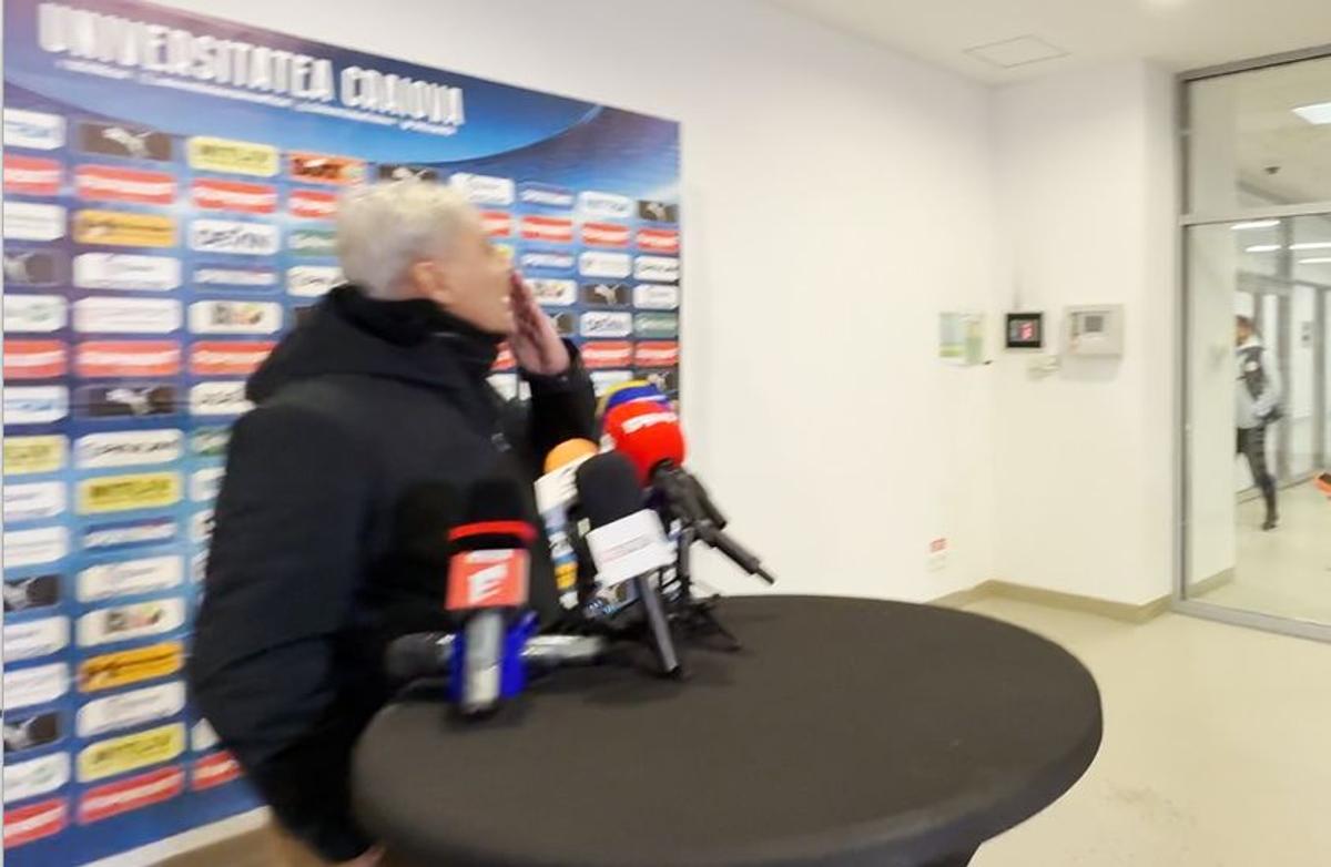 Momentul din culise cu MM Stoica » Gestul făcut în timp ce Sorin Cârțu oferea interviuri