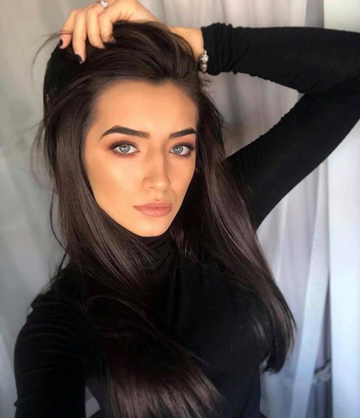 FOTO Ea se află în spatele formei de invidiat a lui Dennis Man! Cum arată fosta Miss Arad cu care fotbalistul se iubește de 7 ani