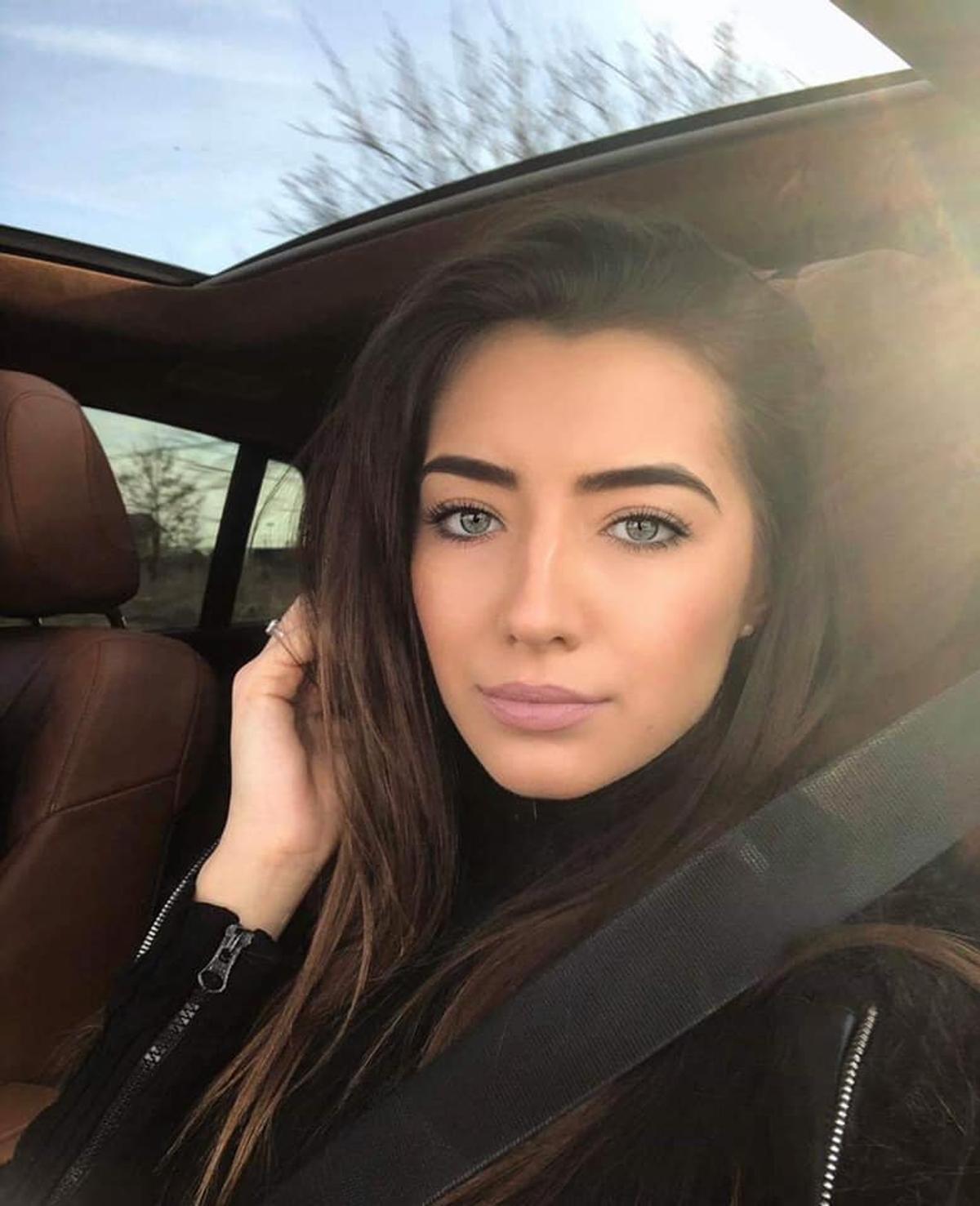 FOTO Ea se află în spatele formei de invidiat a lui Dennis Man! Cum arată fosta Miss Arad cu care fotbalistul se iubește de 7 ani