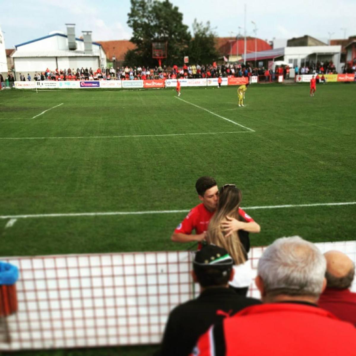 FOTO Ea se află în spatele formei de invidiat a lui Dennis Man! Cum arată fosta Miss Arad cu care fotbalistul se iubește de 7 ani