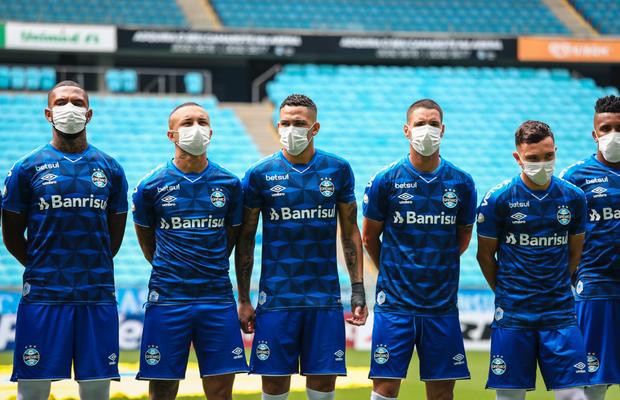 FOTO Jucătorii lui Gremio au intrat cu măști medicinale pe teren în semn de protest