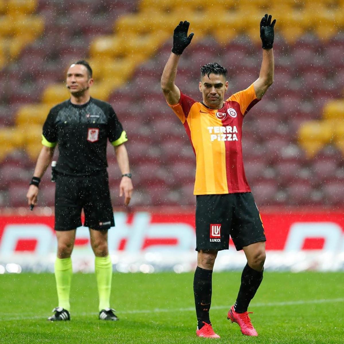 FOTO GALATASARAY - BEȘIKTAȘ 0-0 » Florin Andone a intrat pe final în derby-ul din Turcia, într-unul dintre puținele campionate neîntrerupte de coronavirus