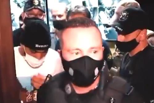 Gabriel Barbosa (în alb), arestat de Poliție în cazino