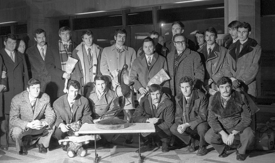 Naționala României de handbal în 1974, ultima care câștiga titlul mondial FOTO Gazeta Sporturilor România ca o echipă de handbal » Scriitorul Vasile Ernu face o comparație între traseul „tot în jos” al unui sport emblematic