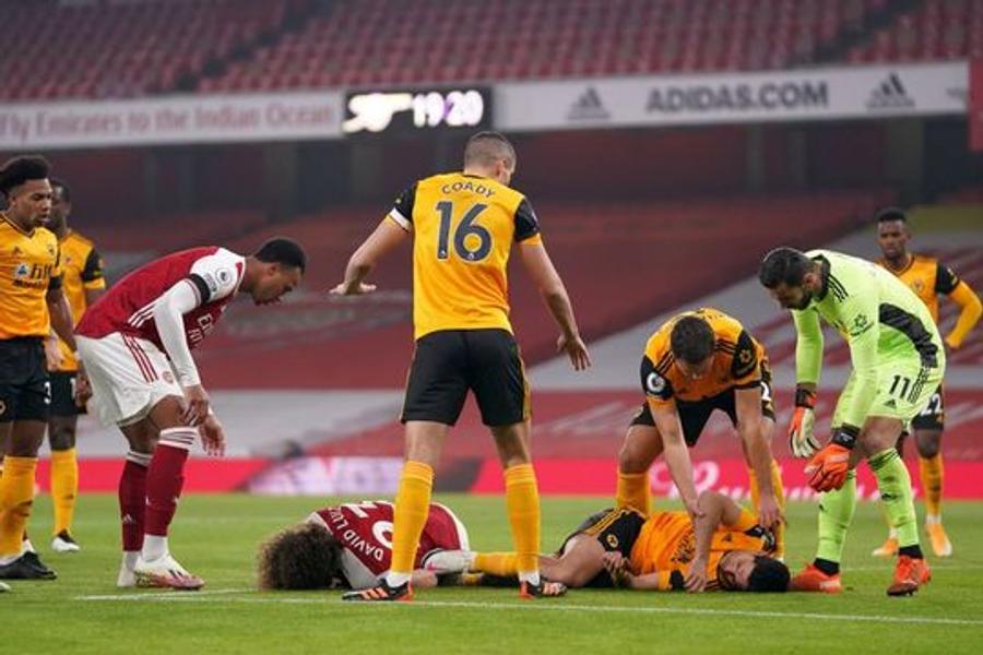 Momentul accidentării lui Raul Jimenez FOTO Momente teribile în Wolves - Liverpool » Rui Patricio a rămas inert pe gazon, după o ciocnire cu un coleg! Atenție, imagini cu puternic impact emoțional