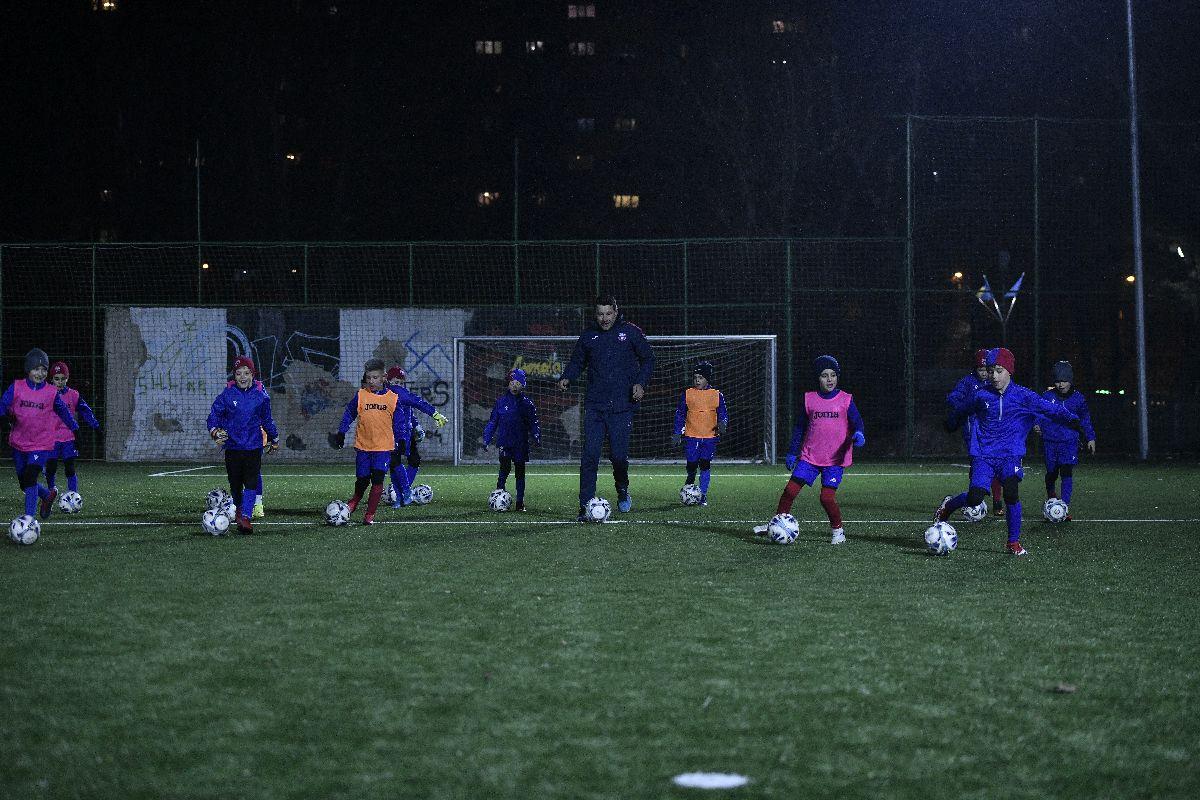 Combinată Steaua '80 - Ajax » GSP a asistat la antrenamentele Academiei CSA