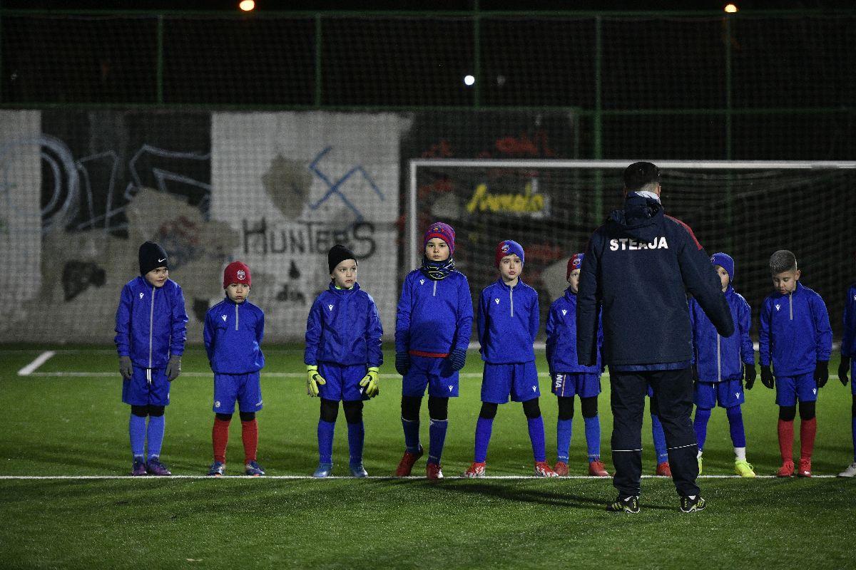 Combinată Steaua '80 - Ajax » GSP a asistat la antrenamentele Academiei CSA